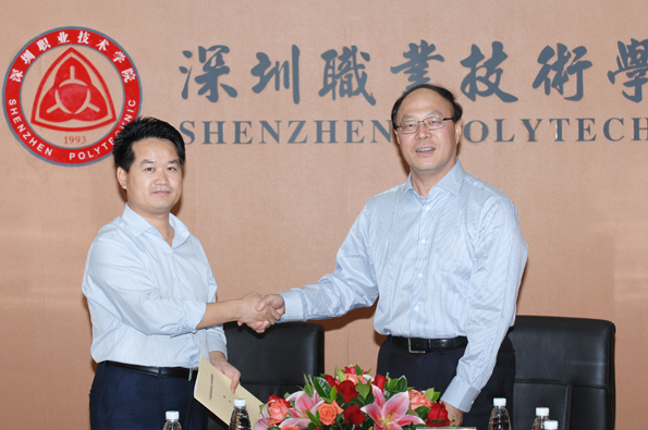 买球官网第二位“珠江学者”代建国与学校签约